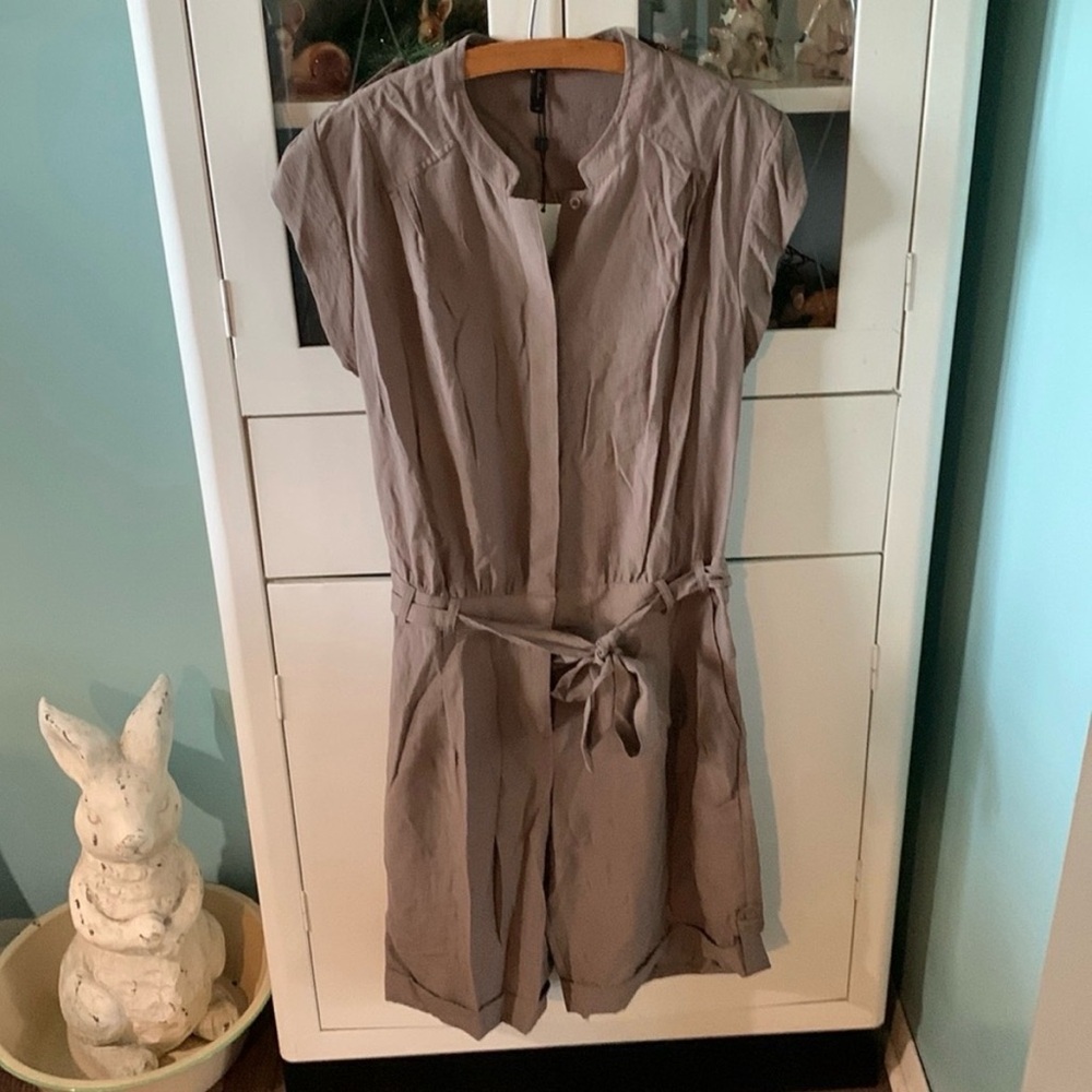 BCBGmaxazria sz 6 shirt romper nwt belted Taupe Short-Sleeve Tie-Waist Romper